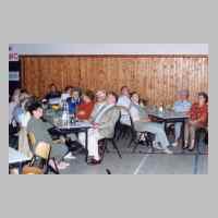 59-09-1085 3. Kirchspieltreffen 1999. Am Tisch der Uderballer.JPG